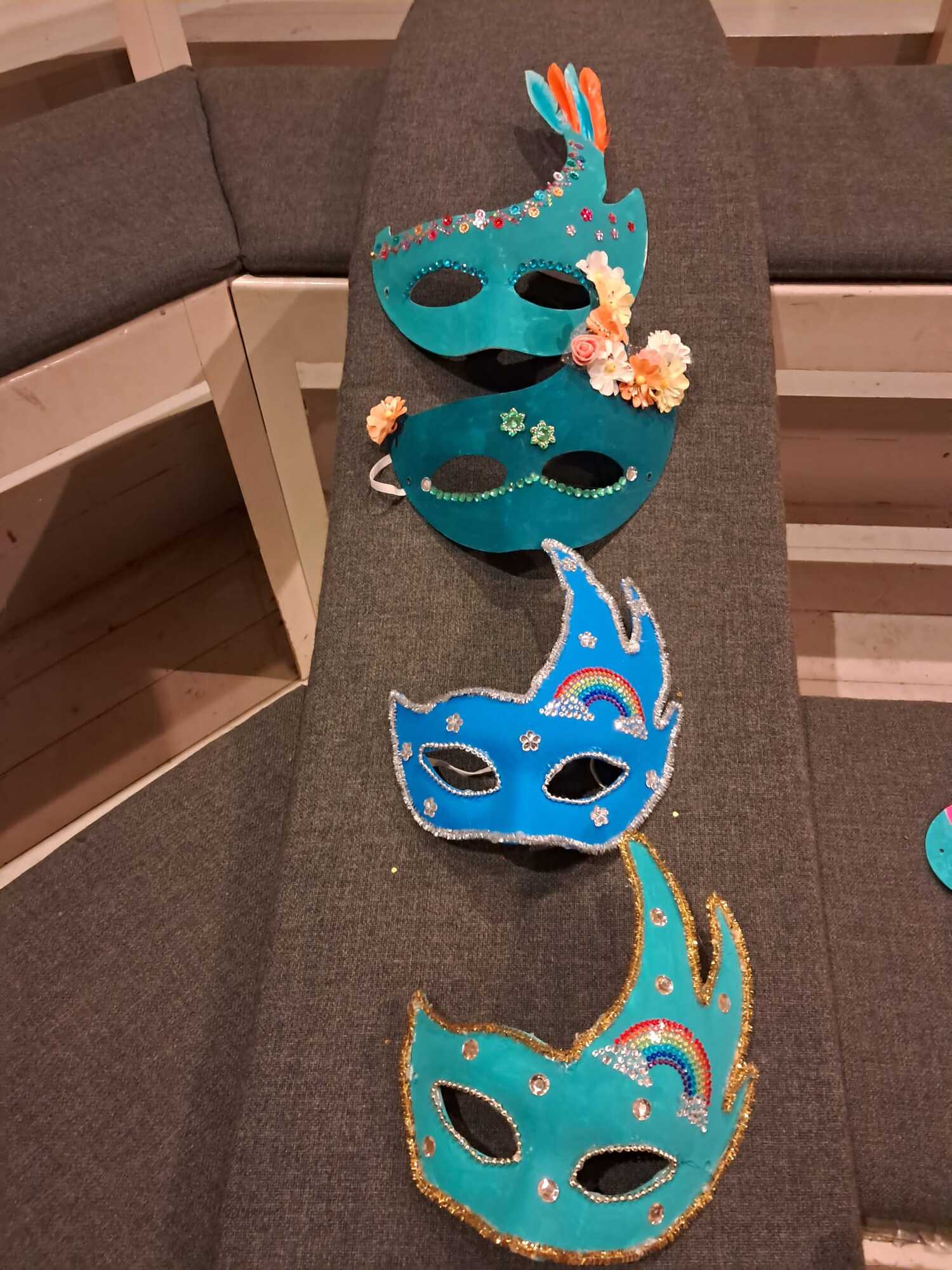 Viele Masken
